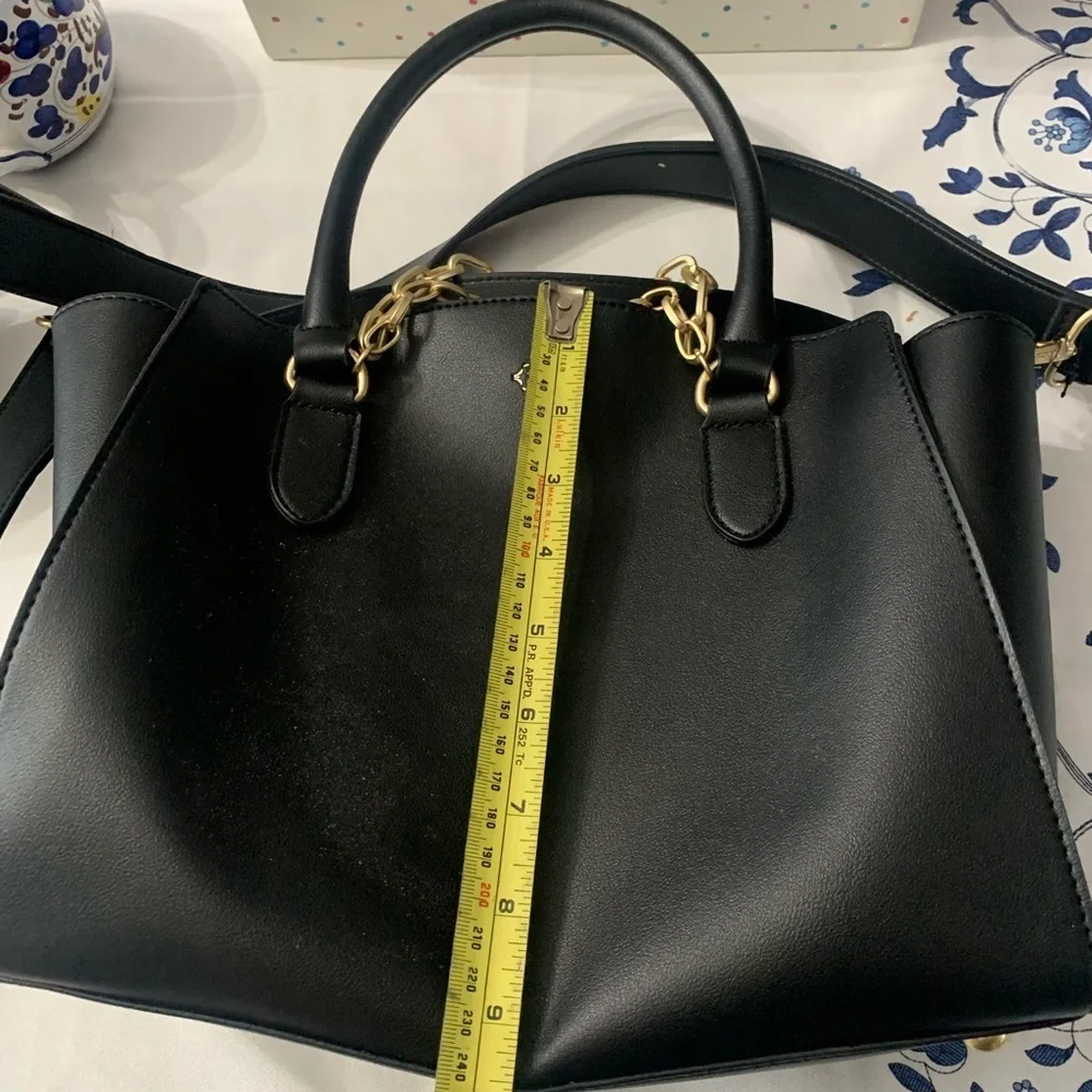 Chic Black Shoulder Bag with Gold Chain - Picture 5 of 6